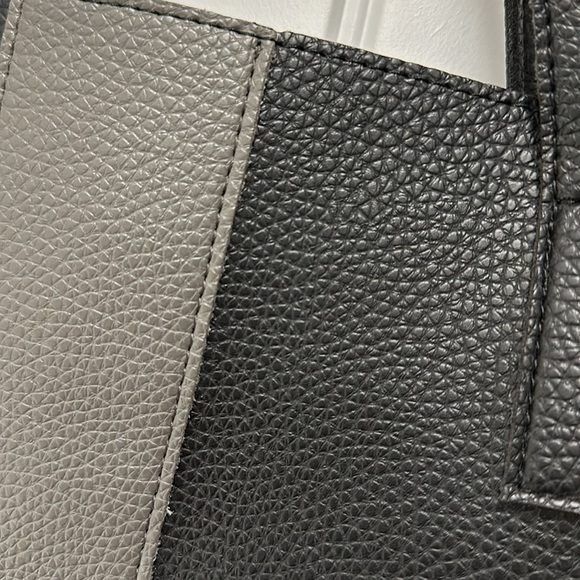 Vince Camuto Luck Women's Black Pebbled Vegan Leather Tote Bag Size Large - Picture 5 of 5